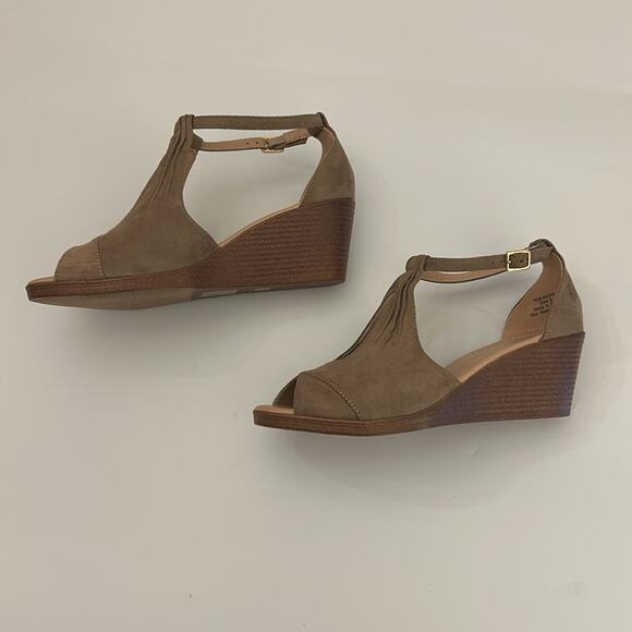 CLEARANCE NIB Journee Collection Kedzie Ankle Strap Center Cut Wedges Size 9 - Picture 3 of 8